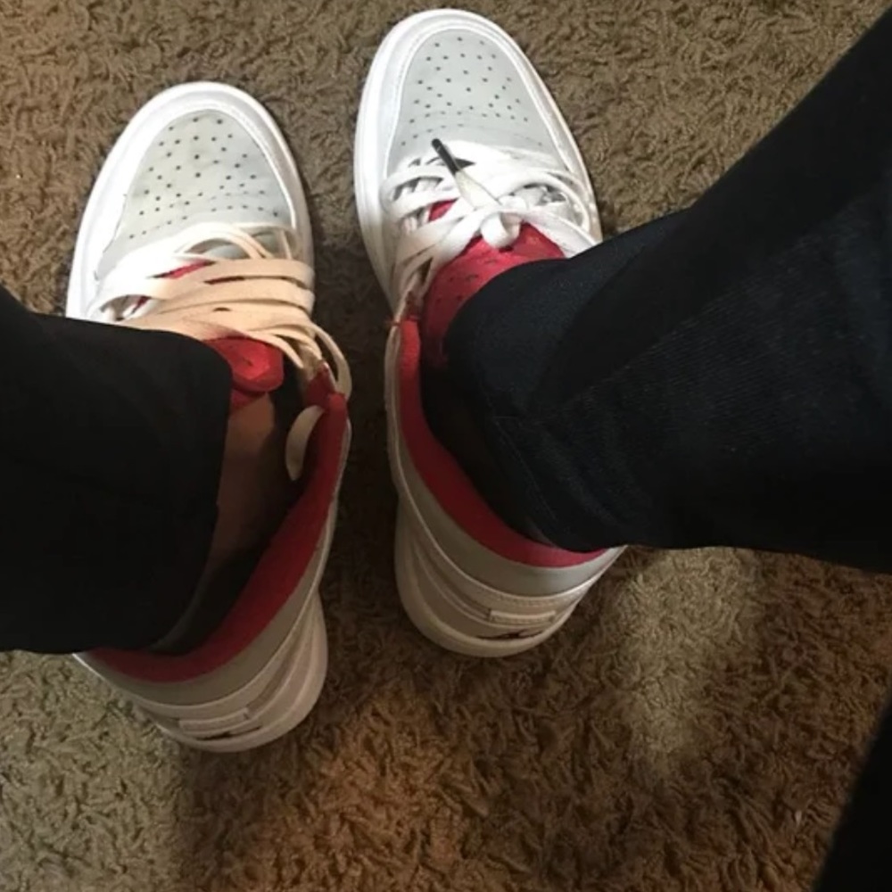 Jordan Hare 1s - Picture 3 of 8